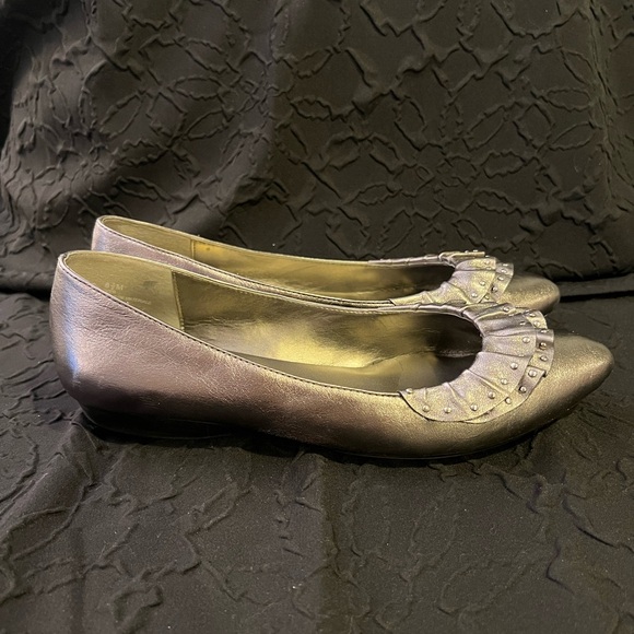 Me Too Silver Leather Pointy Toe Flats - Picture 2 of 4